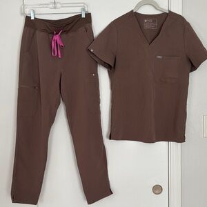 FIGS Women’s Taupe Scrub Set